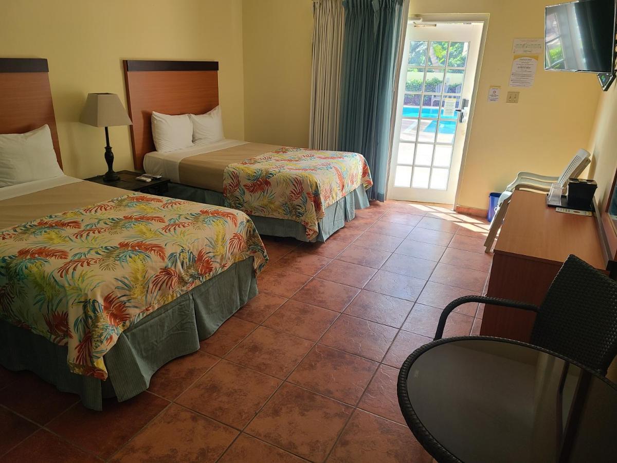 Hotel Lucia Beach Ябукоа Екстериор снимка